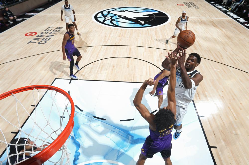 球迷们深思 球迷们深思