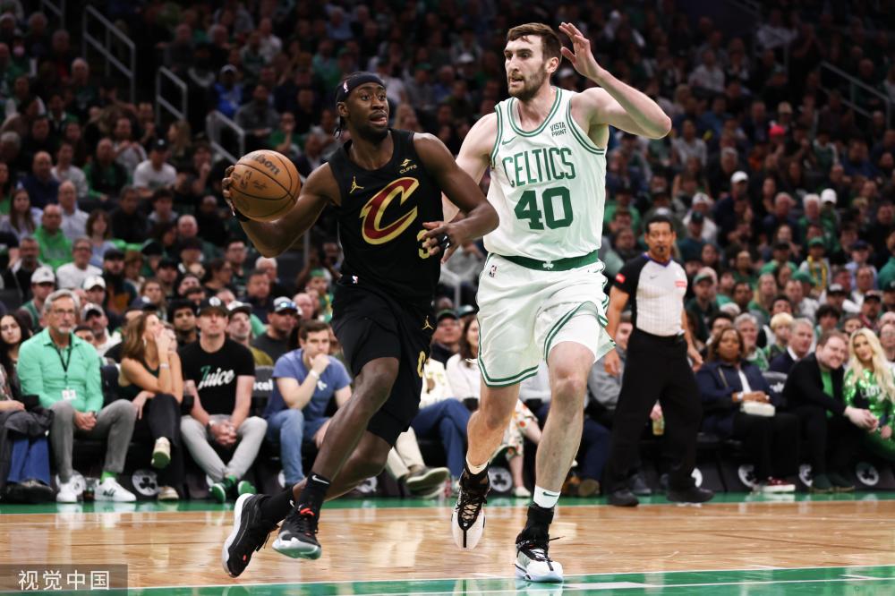 个年轻球员 个年轻球员