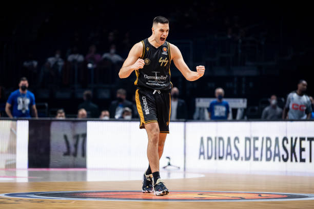 迷献上了一 迷献上了一